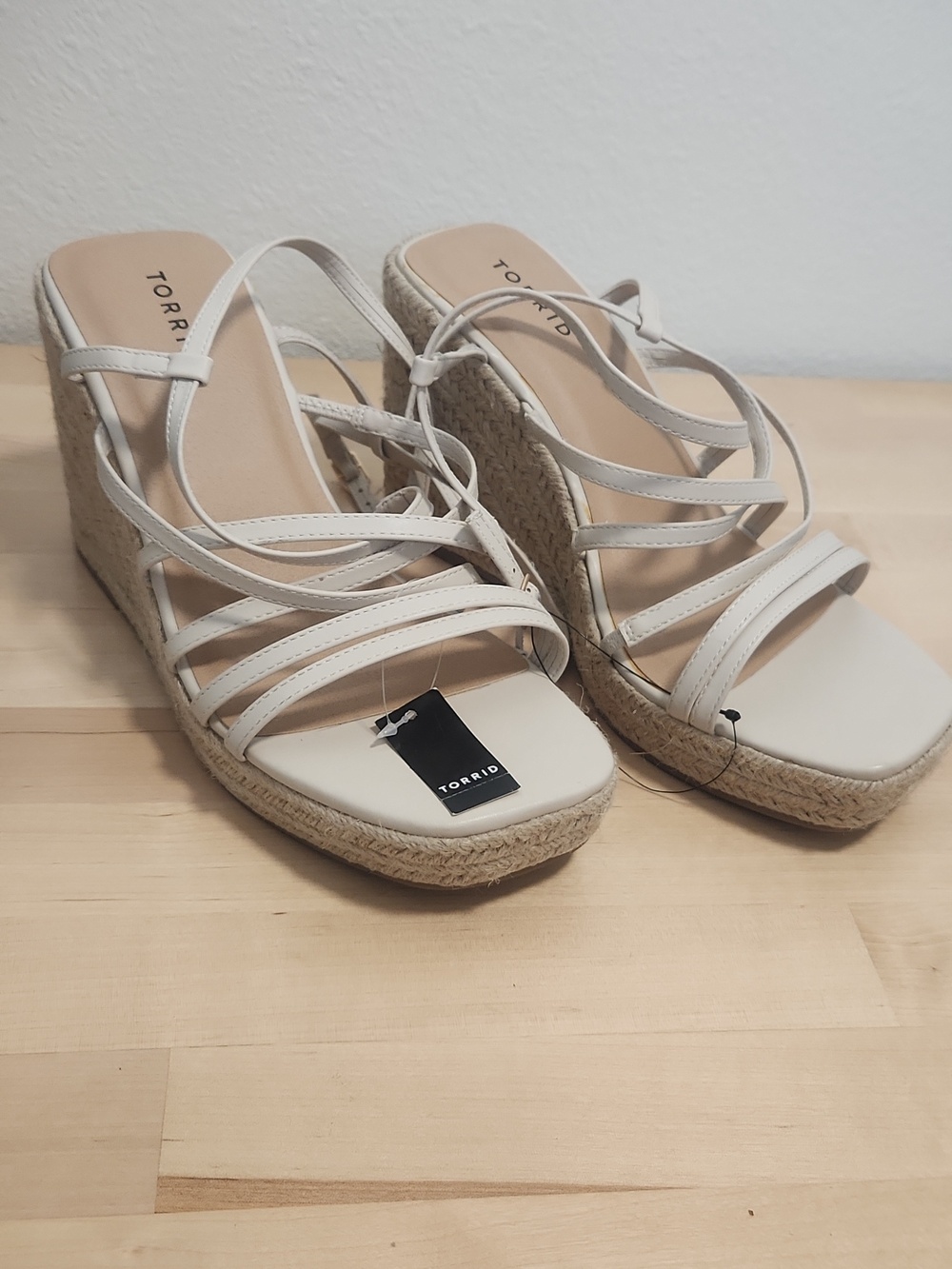 NWT Torrid Sz 11 WW Wide Width Laceup Strappy Platform Beige Wedges Sandals